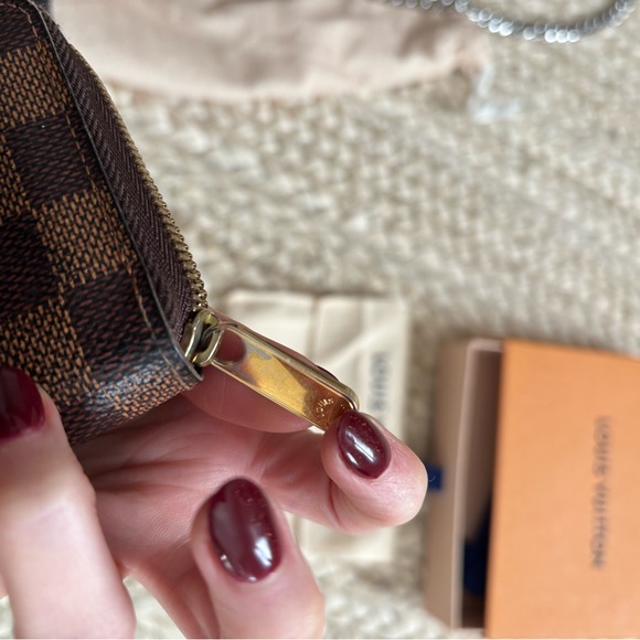Louis Vuitton Damier Wallet Ziparound - Picture 5 of 6